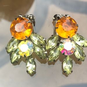 ♥️♥️Beautiful Vintage clip-on earrings.♥️♥️